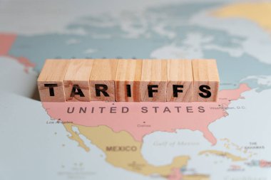 Tahta bloklar TARIFFS olarak hecelenir Kuzey Amerika haritasında, özellikle ABD ve Meksika üzerinde. Yüksek kalite fotoğraf