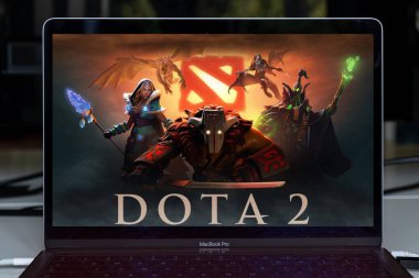  Dota 2 video oyunu sıçrama ekranında popüler oyun karakterleri yer alıyor. 6 Nisan 2025