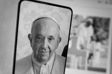 Vatikan lideri Papa Francis 'in portresi. Katolik Kilisesi 'nin papası Francis 21 Nisan 2025' te öldü.