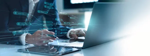 Segurança Cibernética Empresário Usando Laptop Configurar Conexão Rede Ataques Cibernéticos — Fotografia de Stock