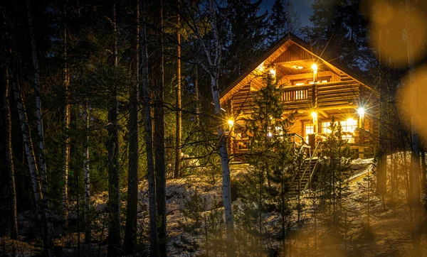 Zimowy Bajkowy Dom Środku Śnieżnego Lasu Nocy — Zdjęcie stockowe