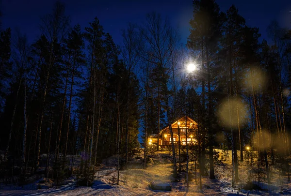 Wintermärchenhaus Mitten Verschneiten Wald Der Nacht — Stockfoto