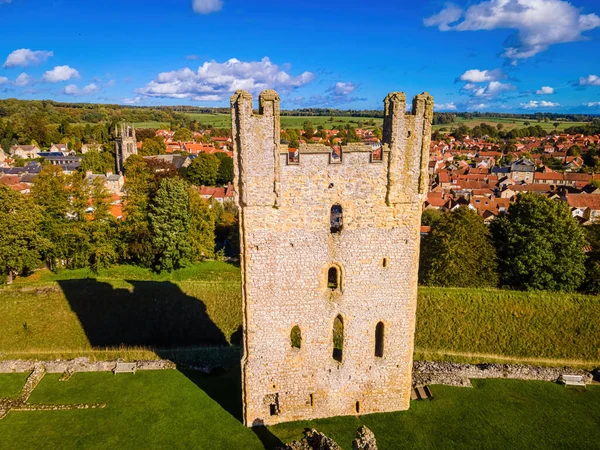 Helmsley manzarası, İngiltere 'nin Kuzey Yorkshire bölgesindeki Ryedale bölgesinde bir pazar kasabası ve sivil kilise.