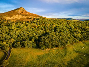 Kuzey Yorkshire, İngiltere 'de Roseberry Tepesi' nin havadan görünüşü. Büyük Ayton ve Newton yakınlarında Roseberry, İngiltere 'nin altında yer almaktadır.
