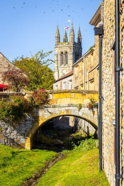 Helmsley manzarası, İngiltere 'nin Kuzey Yorkshire bölgesindeki Ryedale bölgesinde bir pazar kasabası ve sivil kilise.