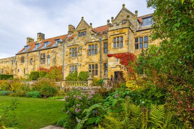Grace Dağı 'nın pirory manzarası, Doğu Harlsey, Kuzey Yorkshire, İngiltere, İngiltere' de bir manastır.
