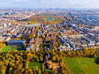 Sonbaharda Londra 'daki West Kensigton ve Hyde parkının İngiltere, İngiltere' deki hava manzarası.