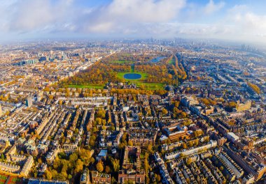 Sonbaharda Londra 'daki West Kensigton ve Hyde parkının İngiltere, İngiltere' deki hava manzarası.