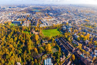 Sonbaharda Londra 'daki West Kensigton ve Hyde parkının İngiltere, İngiltere' deki hava manzarası.