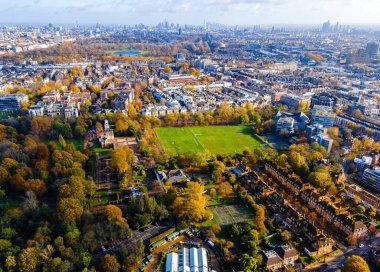 Sonbaharda Londra 'daki West Kensigton ve Hyde parkının İngiltere, İngiltere' deki hava manzarası.