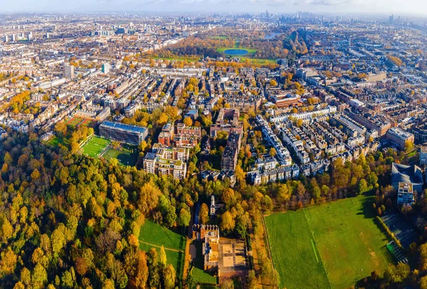 Sonbaharda Londra 'daki West Kensigton ve Hyde parkının İngiltere, İngiltere' deki hava manzarası.