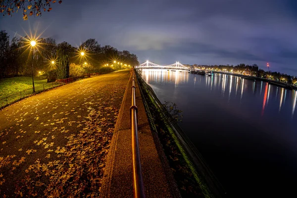 Stock image View of Albert Bridge and Battersea park at Christmas time in the night, London, UK