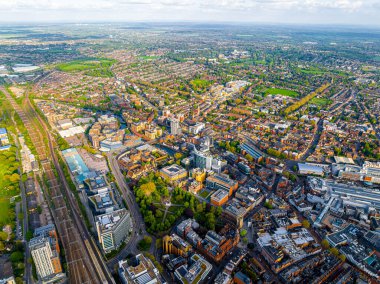 İngiltere 'nin güneyinde, Thames ve Kennet nehirlerindeki büyük bir kasaba olan Reading' in hava manzarası.