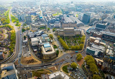 İngiltere 'nin kuzeybatısında bir deniz kenti olan Liverpool' daki Lime sokak tren istasyonunun hava görüntüsü.