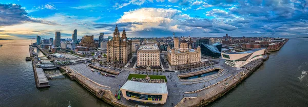Luftaufnahme Der Hafenpromenade Von Liverpool Bereit Für Den Europvision Song — Stockfoto