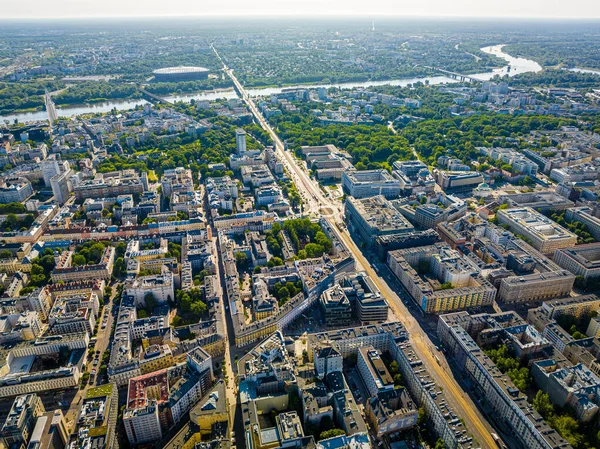 ヨーロッパ ポーランドの夏のワルシャワ市内中心部の空中ビュー — ストック写真