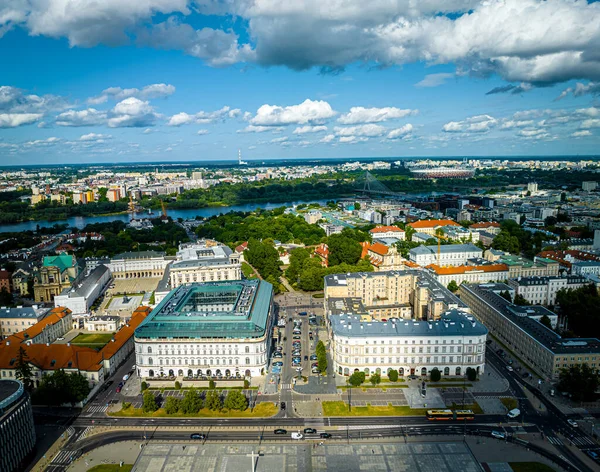 ヨーロッパ ポーランドの夏のワルシャワ市内中心部の空中ビュー — ストック写真