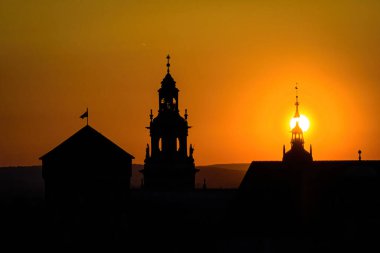 Wawel Şatosu 'nun günbatımında Krakow' un hava manzarası, Polonya, Avrupa