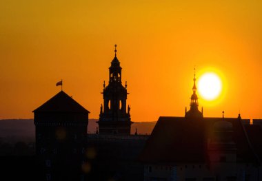 Wawel Şatosu 'nun günbatımında Krakow' un hava manzarası, Polonya, Avrupa
