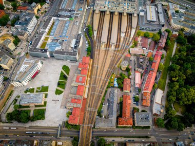 Krakow Glowny 'nin hava görüntüsü, Krakow, Avrupa' daki ana tren istasyonu.