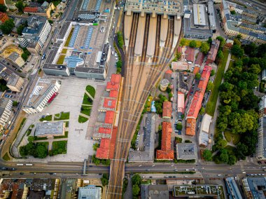 Krakow Glowny 'nin hava görüntüsü, Krakow, Avrupa' daki ana tren istasyonu.