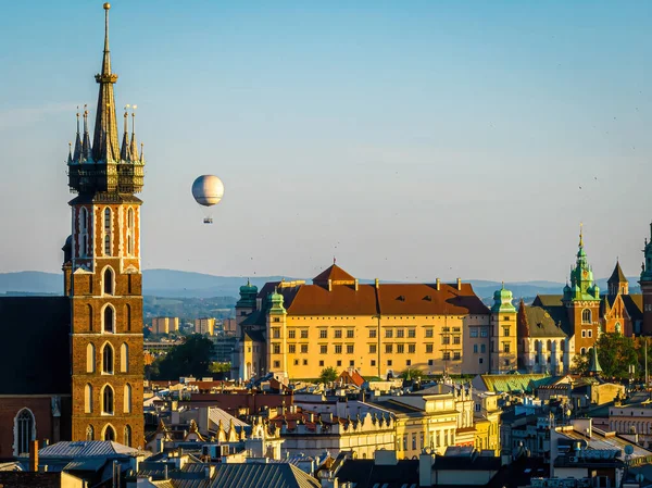 Luchtfoto Van Mary Basilica Krakau Met Luchtballon Achtergrond Polen Europa — Stockfoto