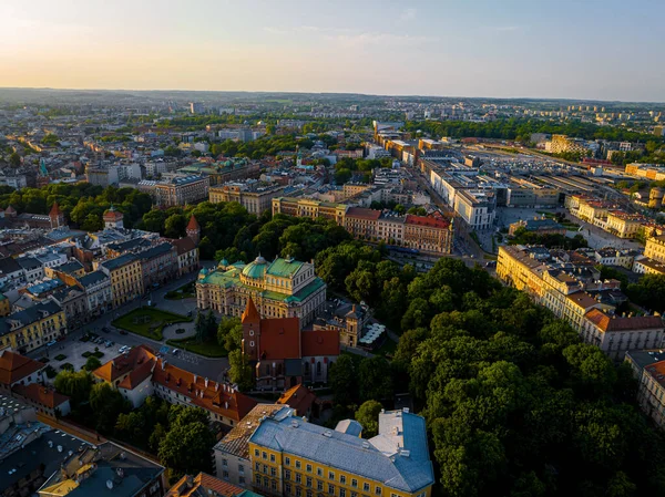 ポーランド ヨーロッパのクラクフの旧市街の空中ビュー — ストック写真