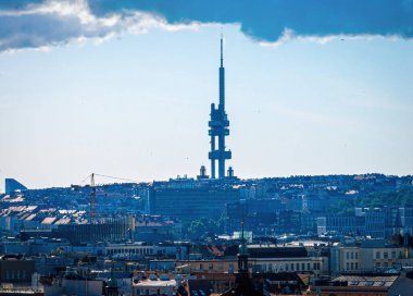 Çek Cumhuriyeti 'nin başkenti Prag' ın havadan görünüşü, Avrupa 'nın Vltava Nehri tarafından ikiye bölünmüştür.