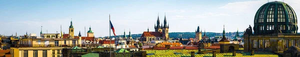 Letecký Pohled Prahu Hlavní Město České Republiky Rozděluje Řeka Vltava — Stock fotografie