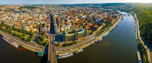 Flygfoto Över Prag Huvudstad Tjeckien Delas Floden Vltava Europa — Stockfoto