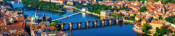 Vista Aérea Praga Capital República Tcheca Cortada Pelo Rio Vltava — Fotografia de Stock