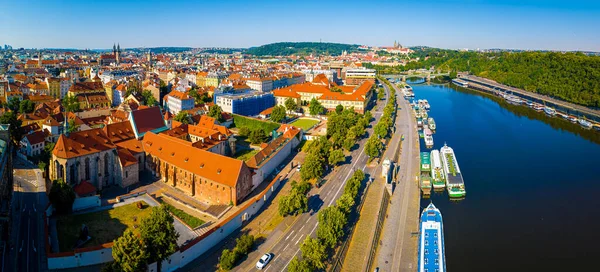Вид Воздуха Прагу Столицу Чехии Делится Пополам Рекой Влтава Европа — стоковое фото