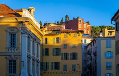 Nice, Nice 'in günbatımı manzarası, Fransız Riviera' sındaki Alpes-Maritimes bölümünün başkenti.
