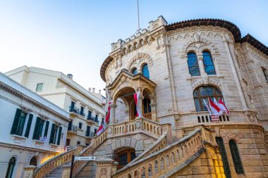 Batı Avrupa 'da, Akdeniz kıyısındaki Fransız Rivierası' nda bağımsız bir şehir devleti olan Monako 'nun günbatımı manzarası