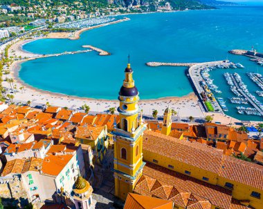 Menton manzarası, Fransa 'nın güneydoğusundaki Fransız Rivierası' nın sahilleri ve Fransa 'nın Serre de la Madone bahçesi ile bilinen bir kasabası.