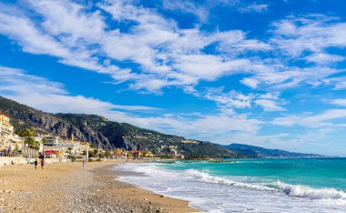 Menton manzarası, Fransa 'nın güneydoğusundaki Fransız Rivierası' nın sahilleri ve Fransa 'nın Serre de la Madone bahçesi ile bilinen bir kasabası.