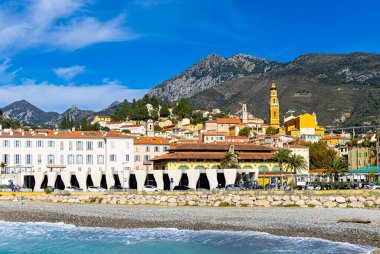 Menton manzarası, Fransa 'nın güneydoğusundaki Fransız Rivierası' nın sahilleri ve Fransa 'nın Serre de la Madone bahçesi ile bilinen bir kasabası.