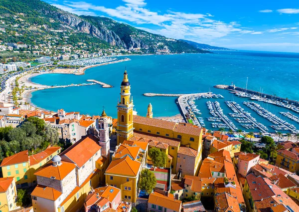 Menton manzarası, Fransa 'nın güneydoğusundaki Fransız Rivierası' nın sahilleri ve Fransa 'nın Serre de la Madone bahçesi ile bilinen bir kasabası.