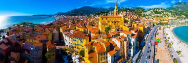 Menton manzarası, Fransa 'nın güneydoğusundaki Fransız Rivierası' nın sahilleri ve Fransa 'nın Serre de la Madone bahçesi ile bilinen bir kasabası.