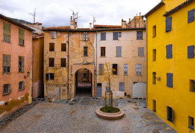 Fransız Rivierası 'nın Fransız Rivierası' ndaki Grasse kasabası, Fransa 'nın parfüm endüstrisi ile tanınıyor.