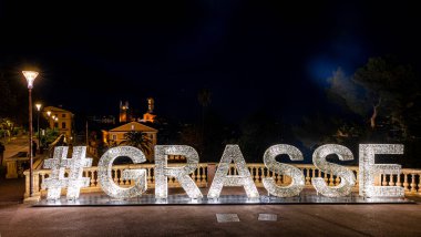 Fransız Rivierası 'nın Fransız Rivierası' ndaki Grasse kasabası, Fransa 'nın parfüm endüstrisi ile tanınıyor.