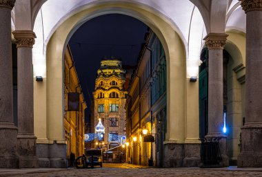 Wroclaw pazar meydanının gün batımından sonraki görüntüsü, Polonya ve AB
