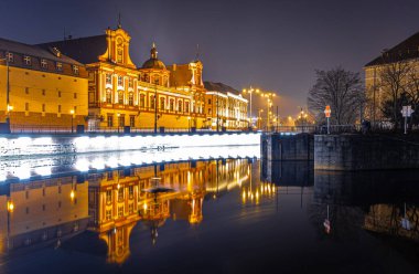 Wroclaw 'daki Tumski adasının gece manzarası, Polonya ve AB