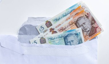 Kral III. Charles 'ın portresinin yer aldığı banknotlar, ilk olarak İngiltere Merkez Bankası tarafından Haziran 2024' te basıldı.