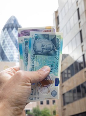 Kral III. Charles 'ın portresinin yer aldığı banknotlar, ilk olarak İngiltere Merkez Bankası tarafından Haziran 2024' te basıldı.