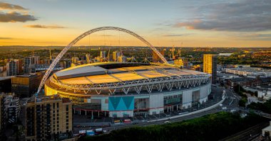 Londra, İngiltere 'de Wembley Stadyumu' nda günbatımında verilen konserin hava görüntüsü.