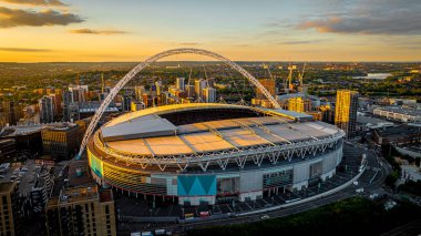 Londra, İngiltere 'de Wembley Stadyumu' nda günbatımında verilen konserin hava görüntüsü.