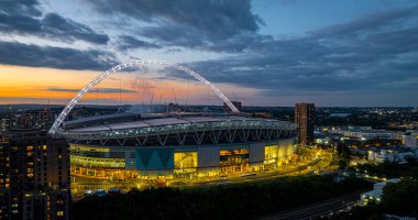 Londra, İngiltere 'de Wembley Stadyumu' nda günbatımında verilen konserin hava görüntüsü.