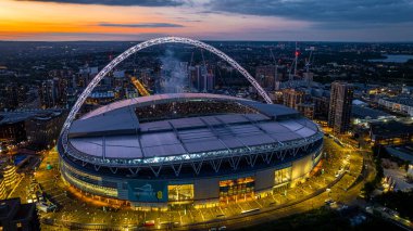 Londra, İngiltere 'de Wembley Stadyumu' nda günbatımında verilen konserin hava görüntüsü.