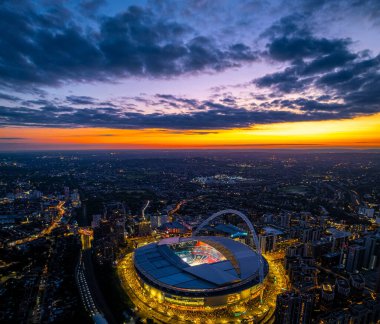 Londra, İngiltere 'de Wembley Stadyumu' nda günbatımında verilen konserin hava görüntüsü.